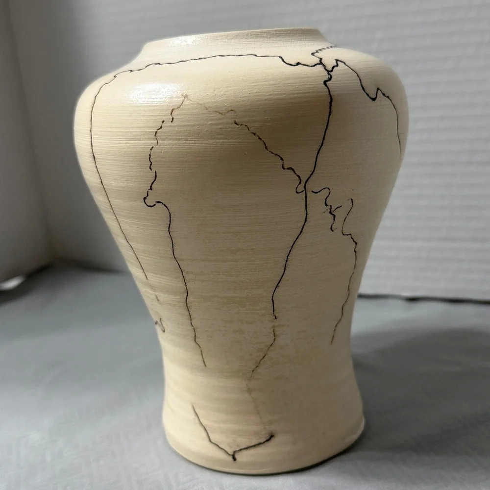 Navajo Indian Pottery Horse Hair Vase Signed 6 1/4 inches Unique